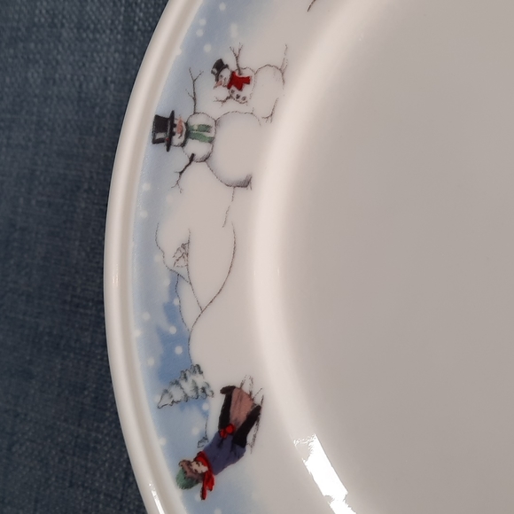 Snowman Design Cookie Dessert Plate Set 4 Building Snowmen Holiday Party Plates - Picture 4 of 6